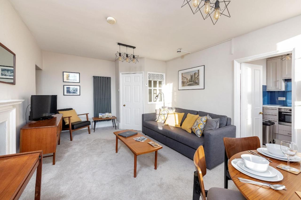 Abbey View Apartment *
