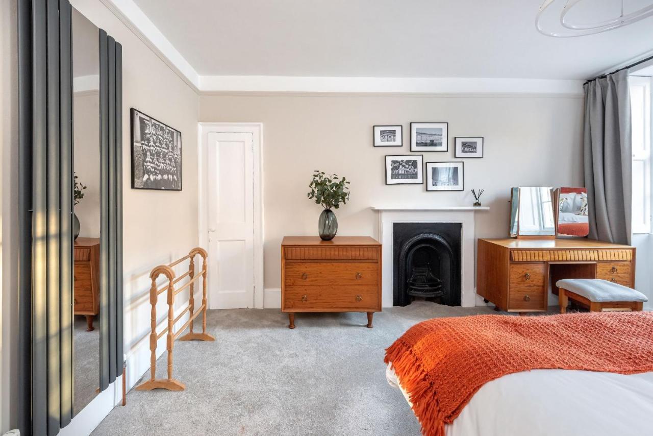 Abbey View Apartment *